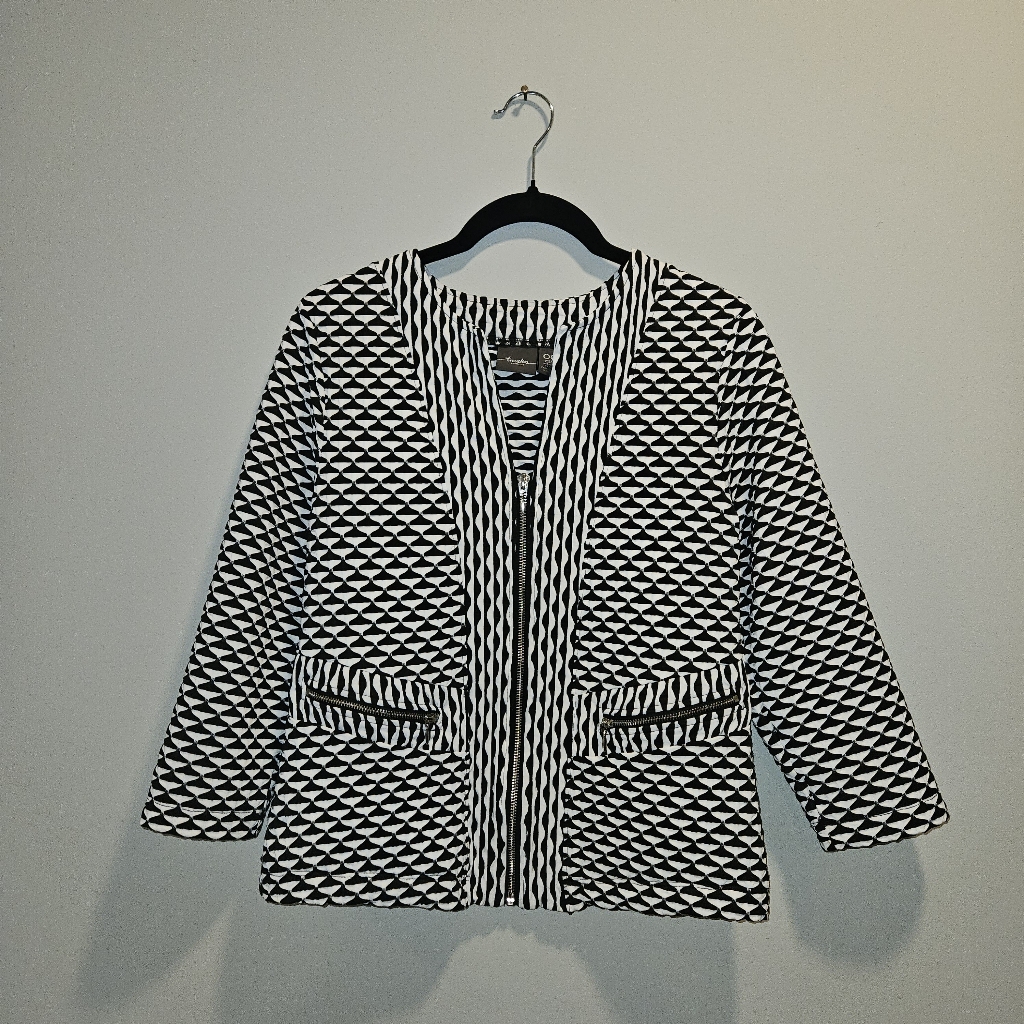 Chicos Travelers Black And White Jacket Size 00